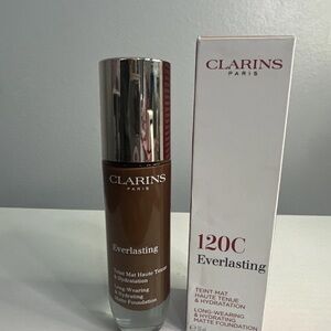 Clarins Everlasting Foundation - 120C